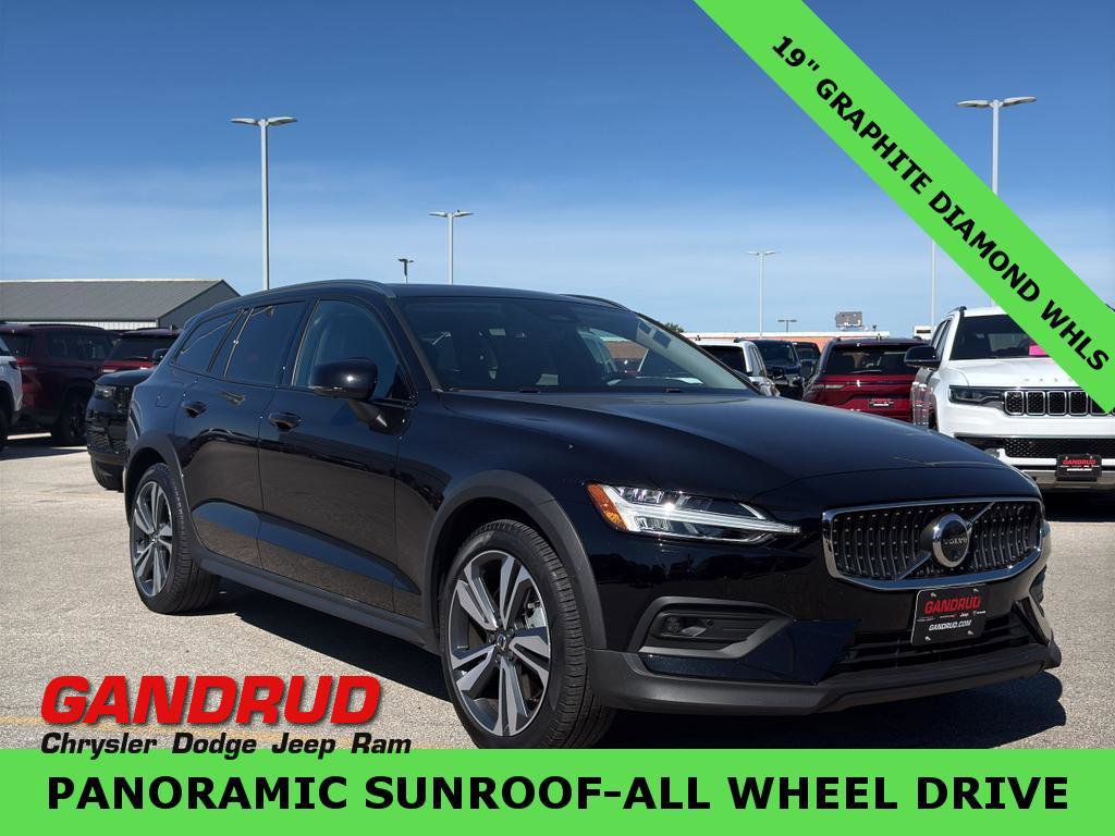Used 2025 Volvo V60 B5 Cross Country Plus AWD/4WD image 1