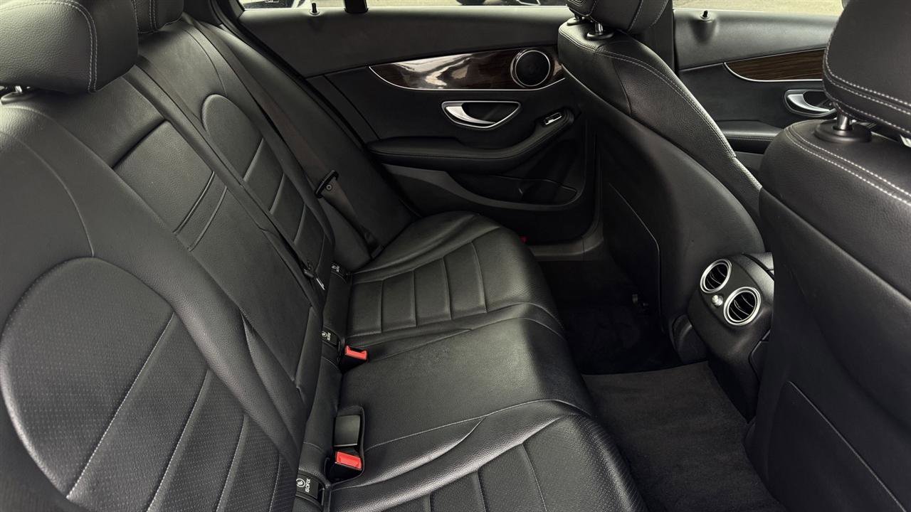 Used 2018 Mercedes-Benz C 300 Sedan image 31