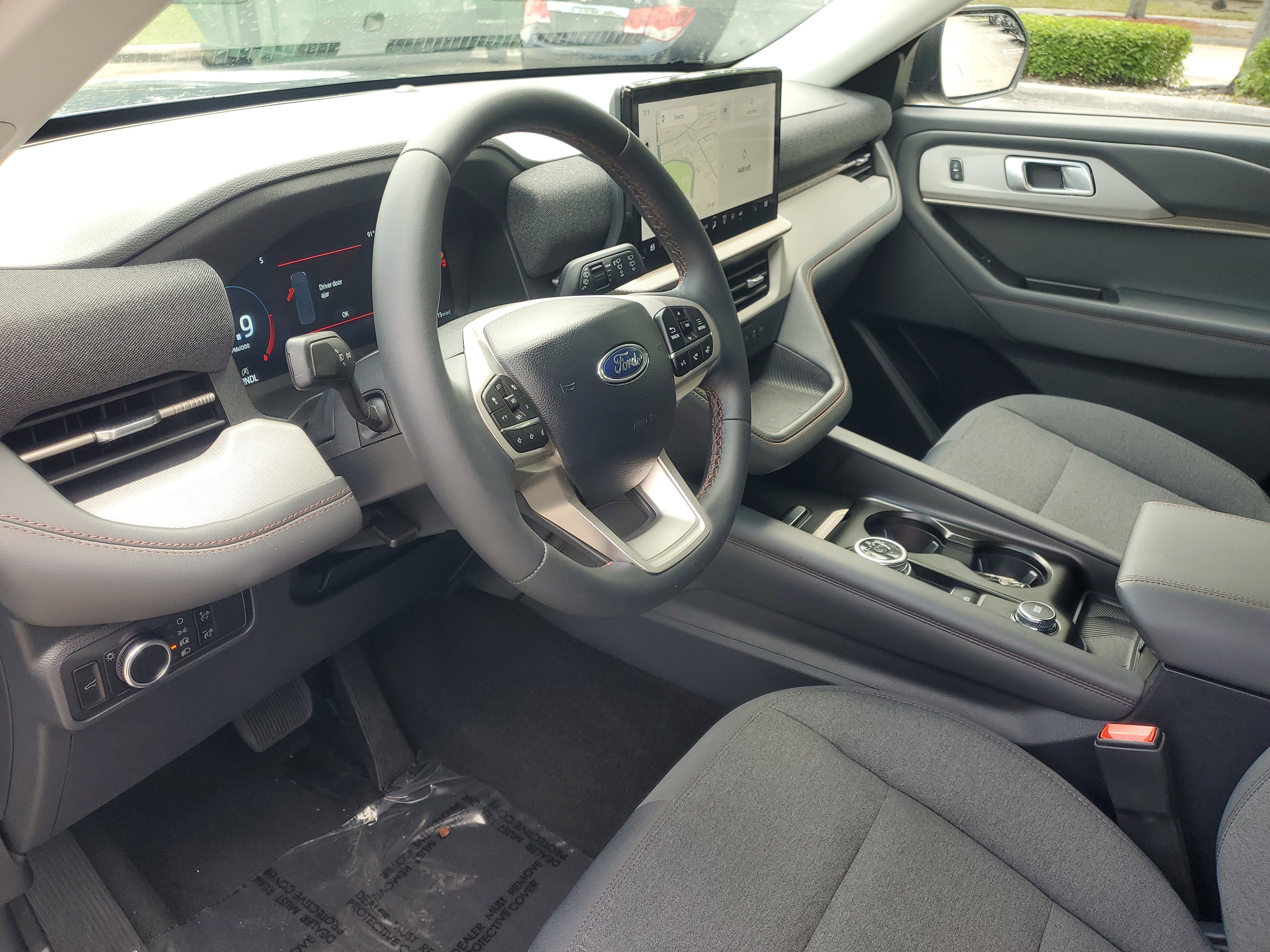 Used 2025 Ford Explorer Active RWD image 18