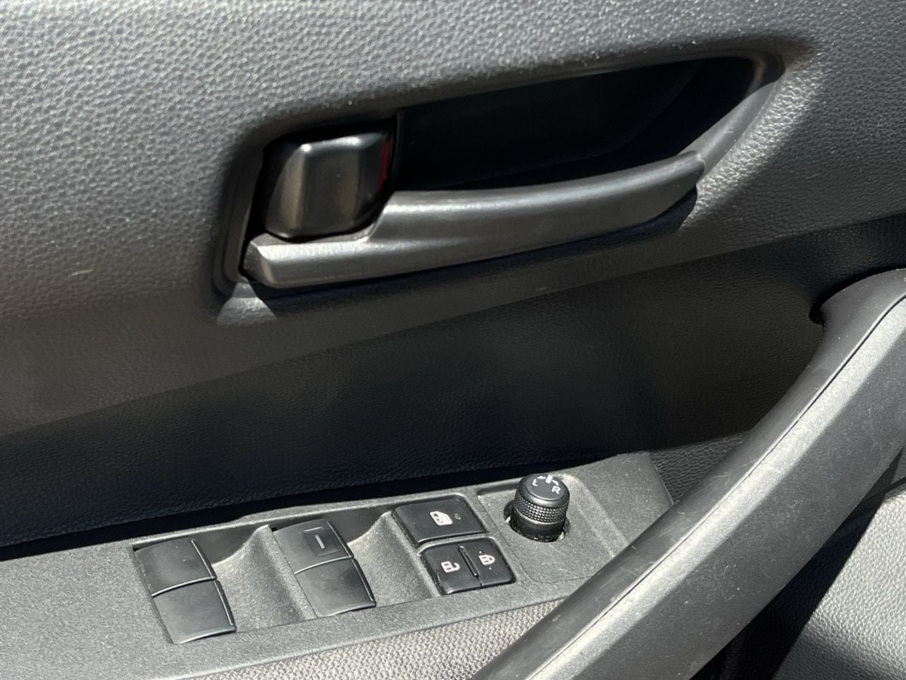 Used 2025 Toyota Corolla LE FWD image 21