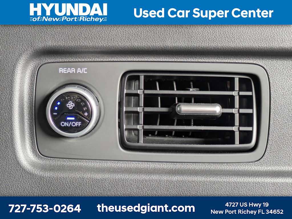 Used 2024 Hyundai Santa Fe SEL FWD image 17