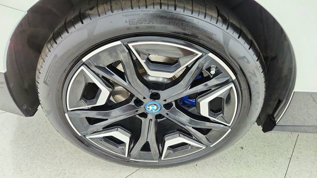 Used 2024 BMW iX xDrive50 w/ Premium Package AWD/4WD image 52