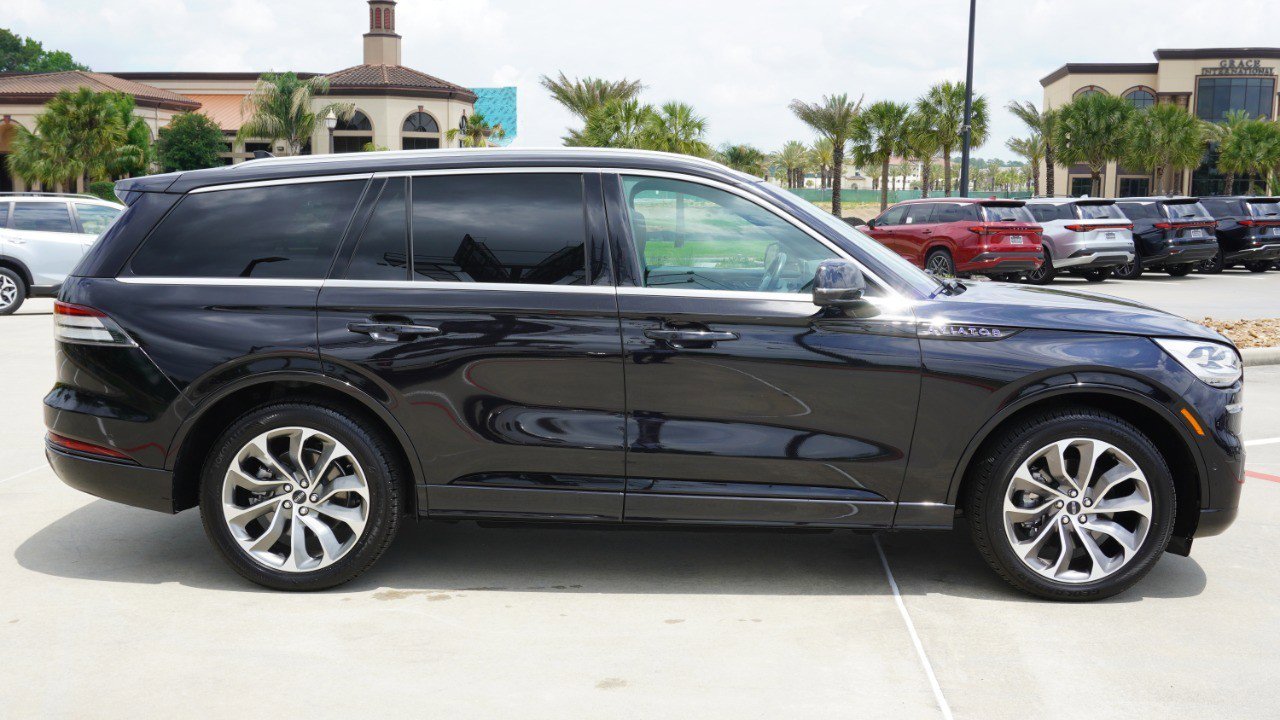 Used 2021 Lincoln Aviator Grand Touring w/ Equipment Group 302A AWD/4WD image 4