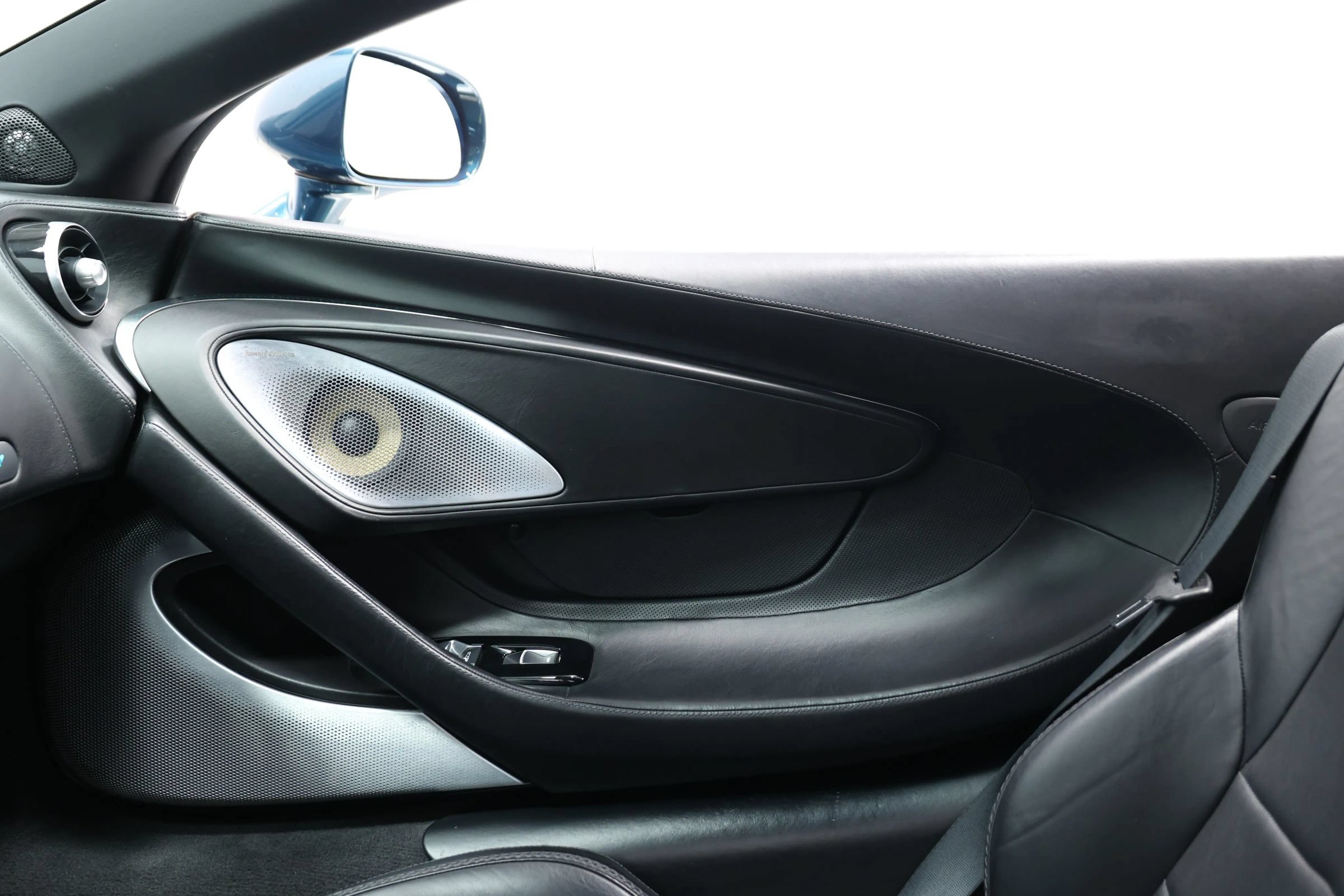 Used 2021 McLaren GT RWD image 16