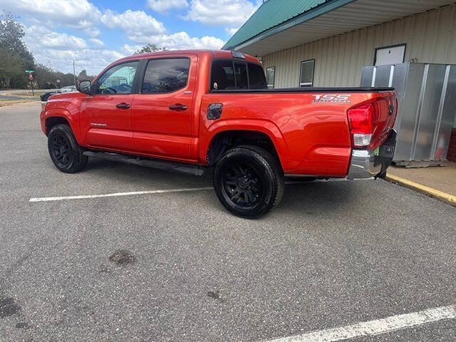 Used 2016 Toyota Tacoma SR5 w/ Towing Package RWD image 4
