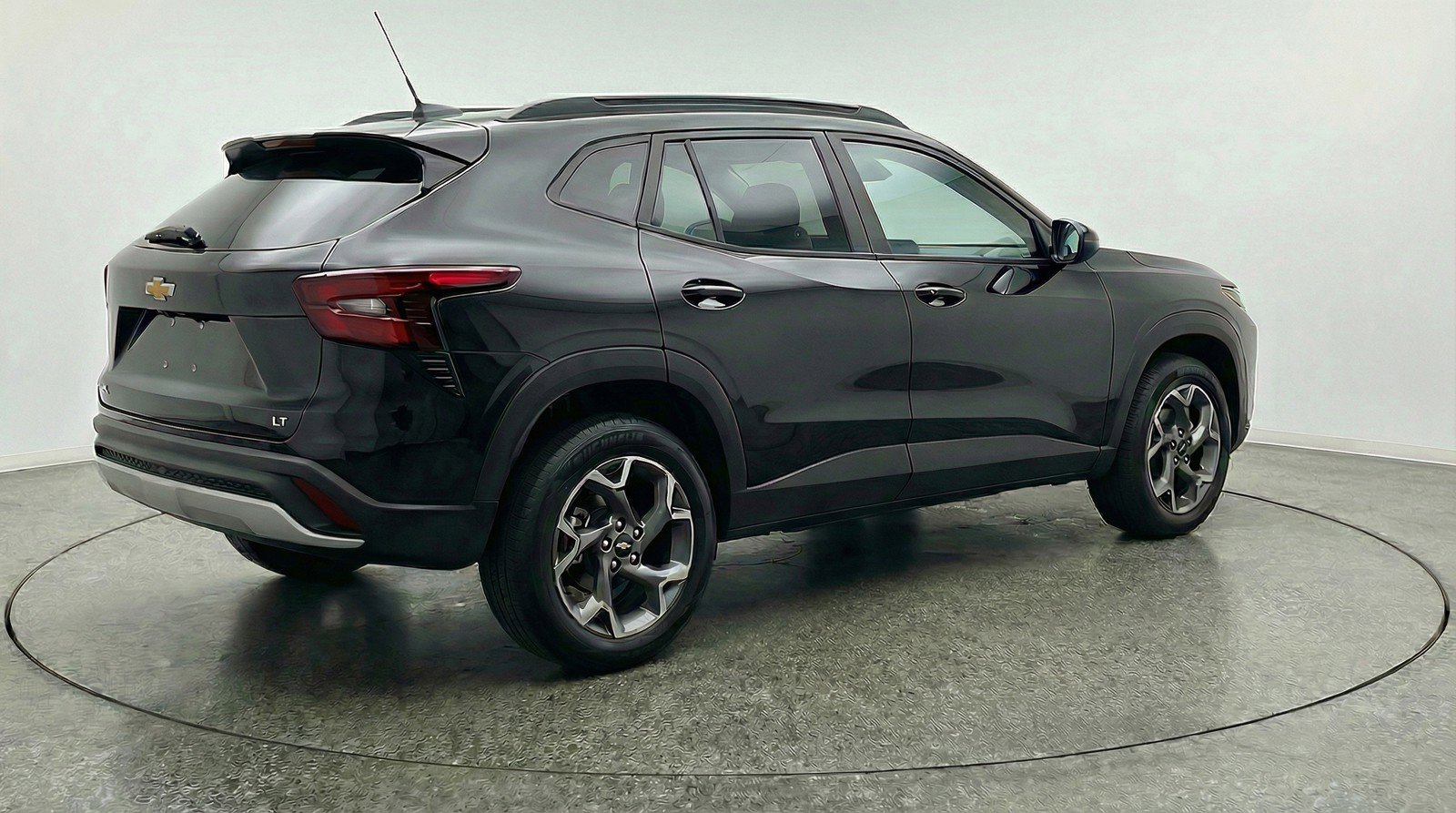 Used 2025 Chevrolet Trax LT FWD image 9