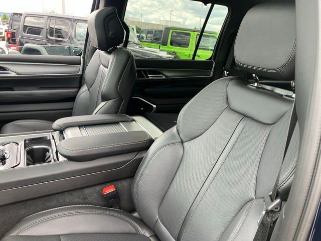 New 2026 Jeep Grand Wagoneer Limited AWD/4WD image 14