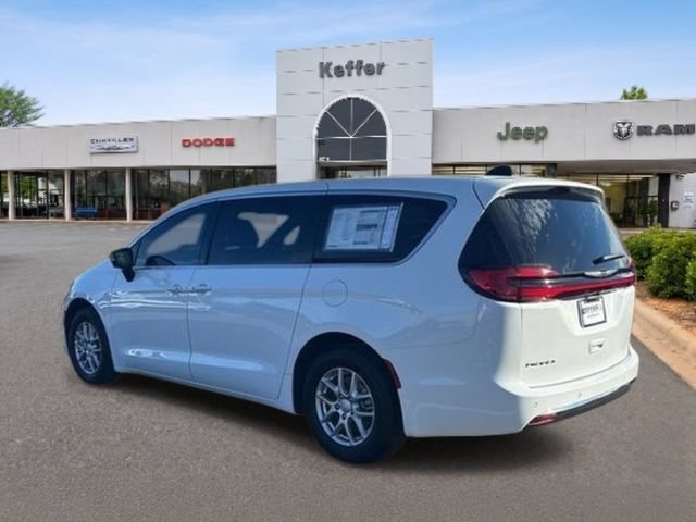 New 2026 Chrysler Pacifica Select FWD image 3