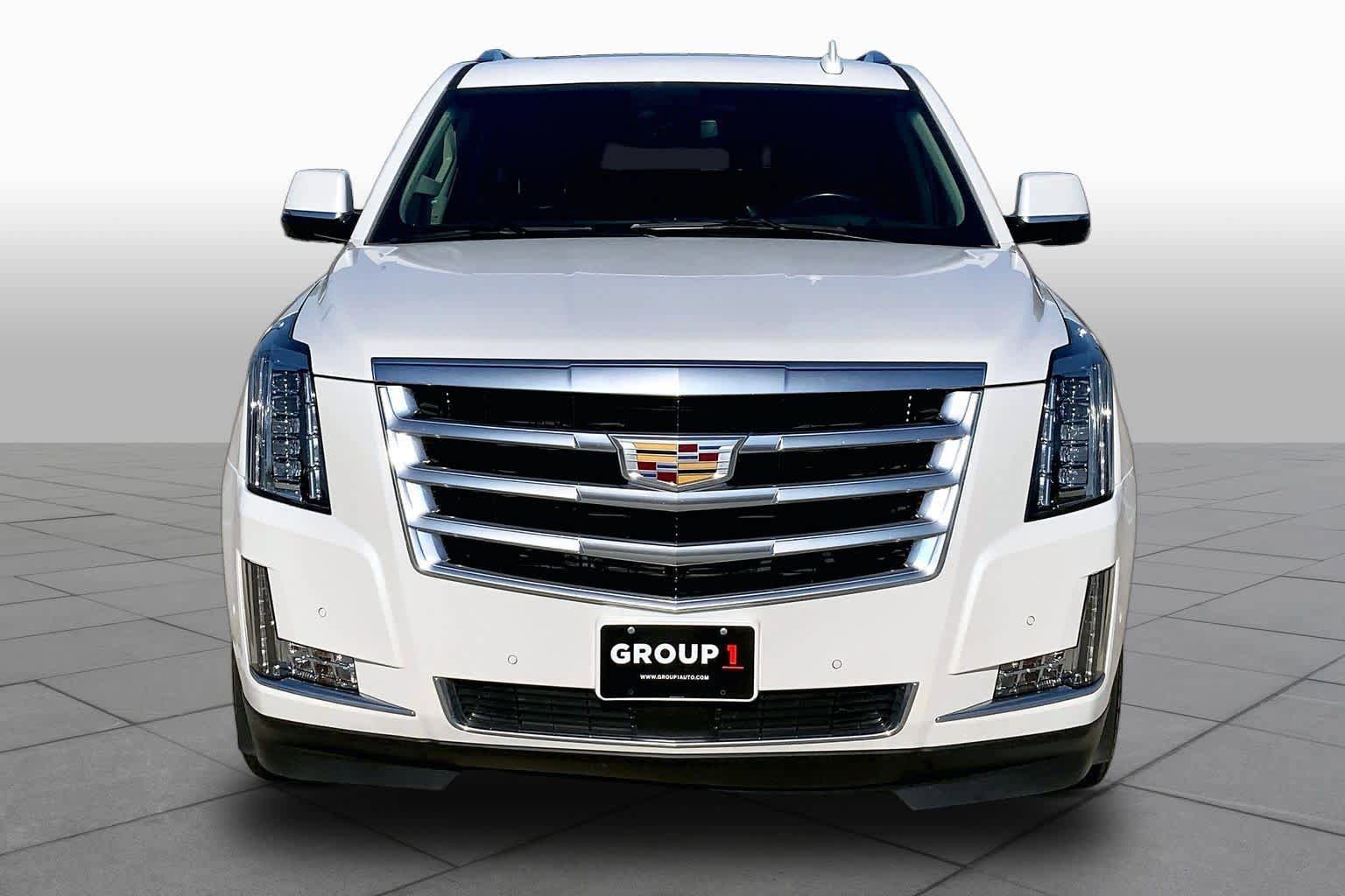 Used 2019 Cadillac Escalade Premium Luxury RWD image 4