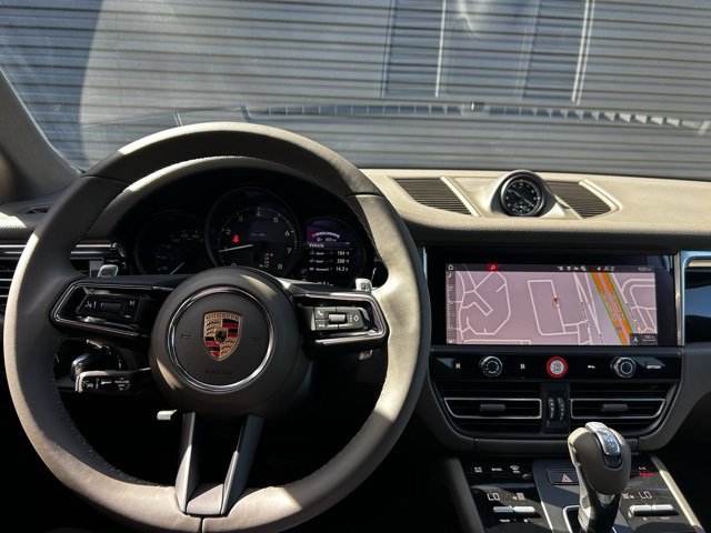 Certified 2025 Porsche Macan image 21