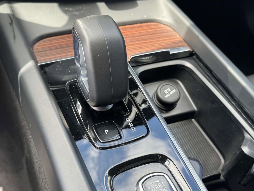 Certified 2023 Volvo XC60 B5 Plus w/ Climate Package image 27