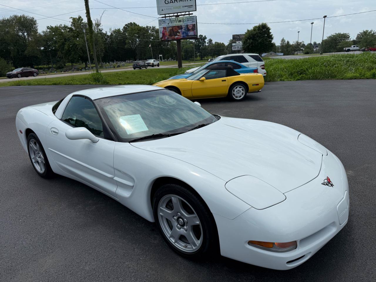 Used 1998 Chevrolet Corvette Coupe RWD image 2