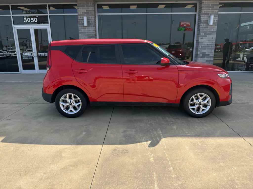 Used 2022 Kia Soul LX w/ Technology Package FWD image 1