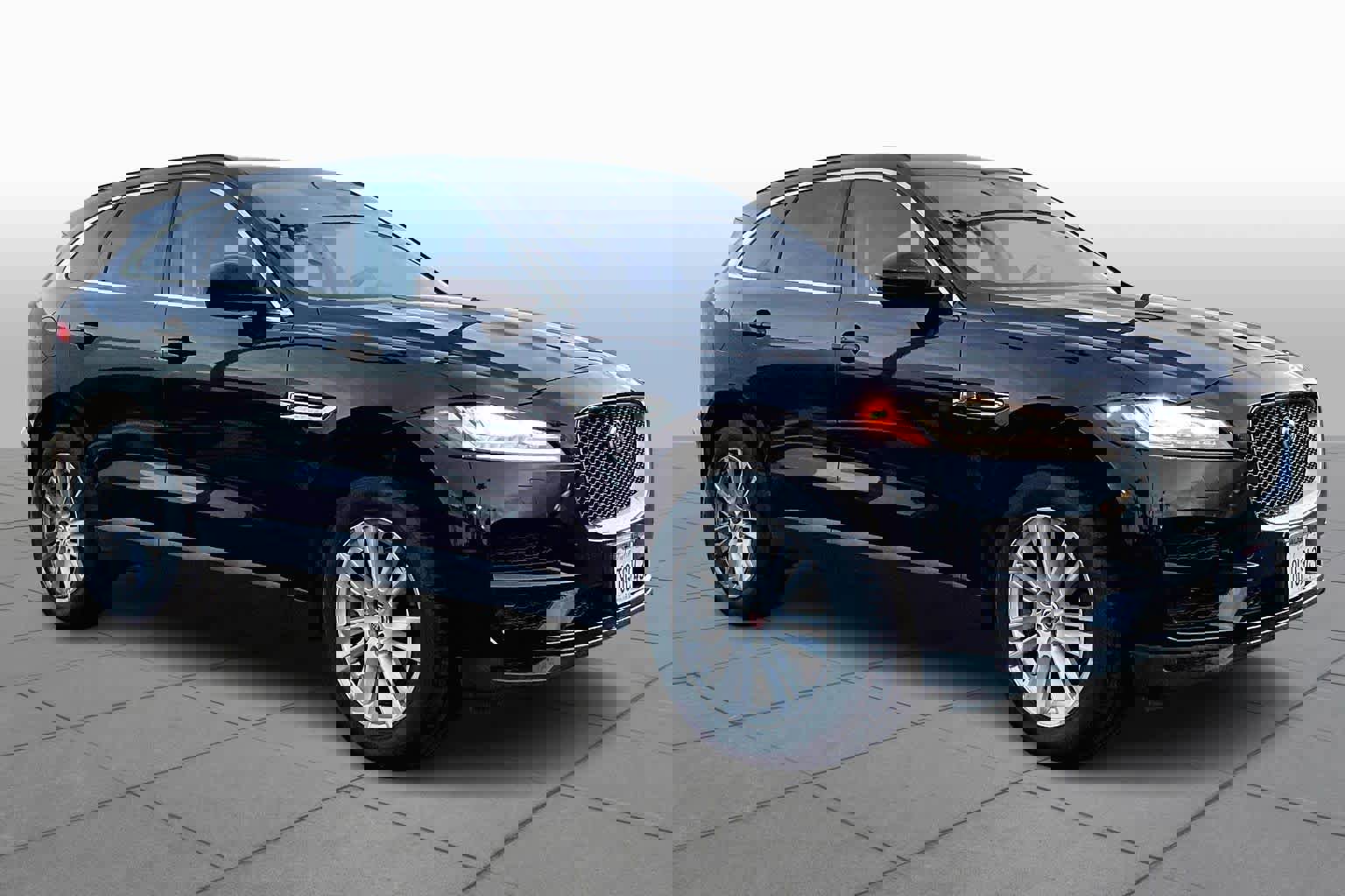 Used 2018 Jaguar F-PACE Prestige image 2