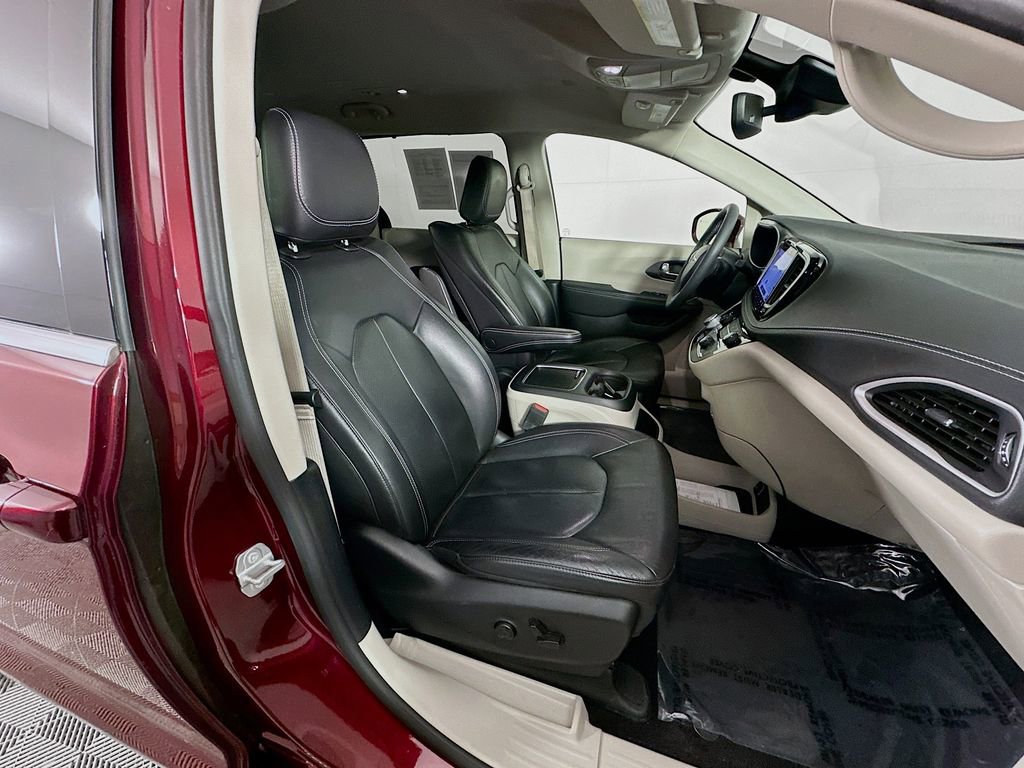 Certified 2022 Chrysler Pacifica Touring-L w/ Uconnect Theater Family Group AWD/4WD image 42