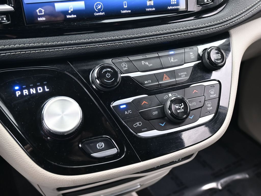 Used 2023 Chrysler Pacifica Touring-L image 24