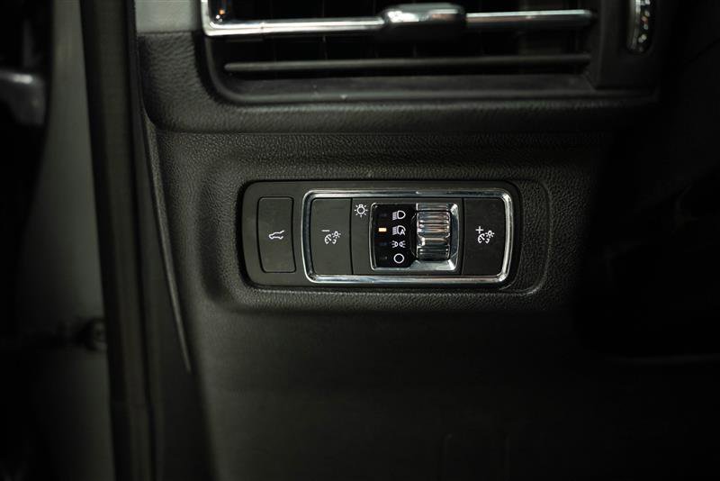 Used 2022 Lincoln Corsair FWD w/ Premium Package image 30