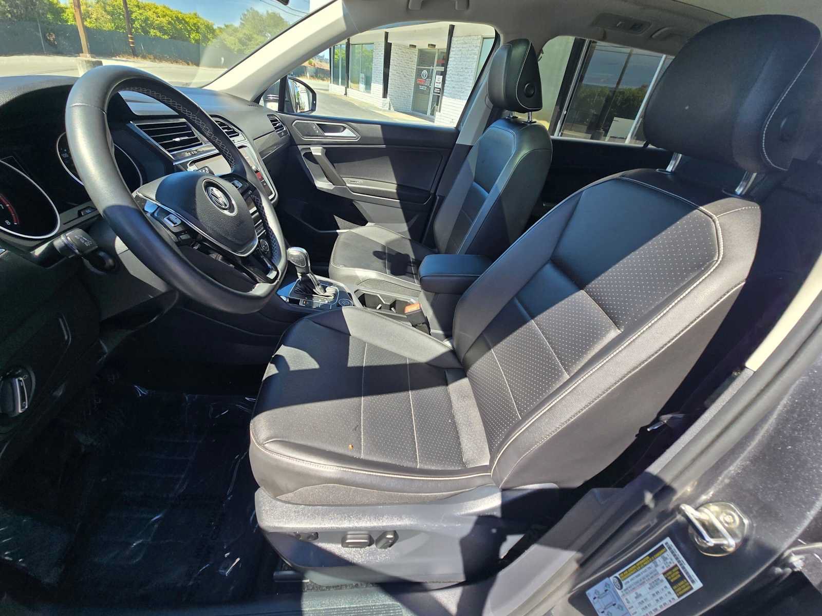 Used 2021 Volkswagen Tiguan SE w/ Panoramic Sunroof Package AWD/4WD image 22