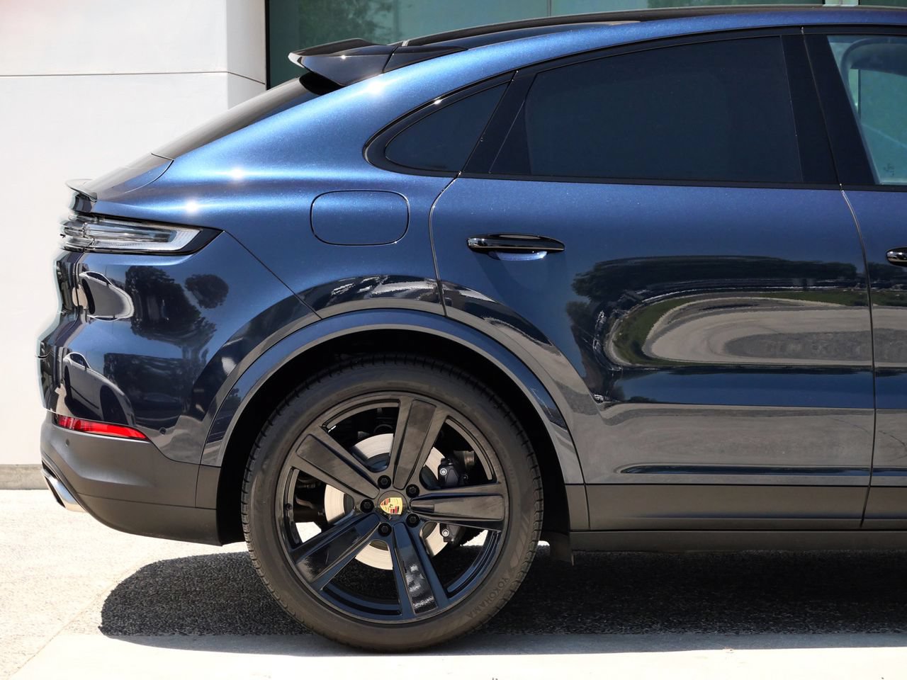 Used 2024 Porsche Cayenne Coupe AWD/4WD image 7
