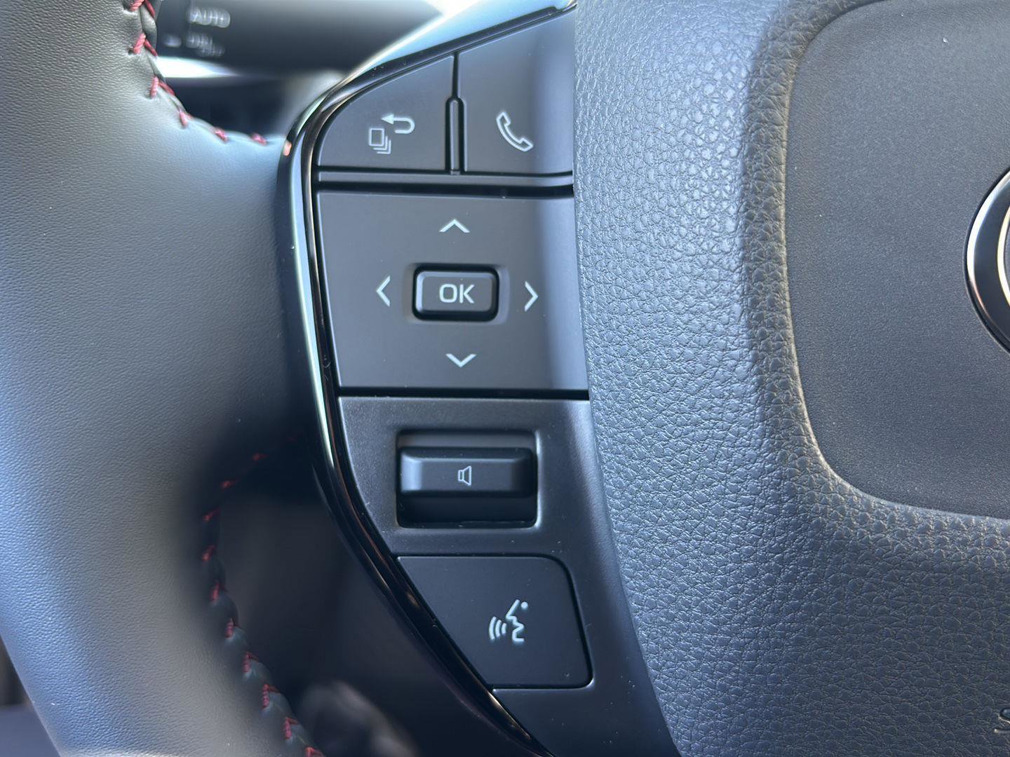 New 2026 Toyota Prius Plug-In Hybrid FWD image 26