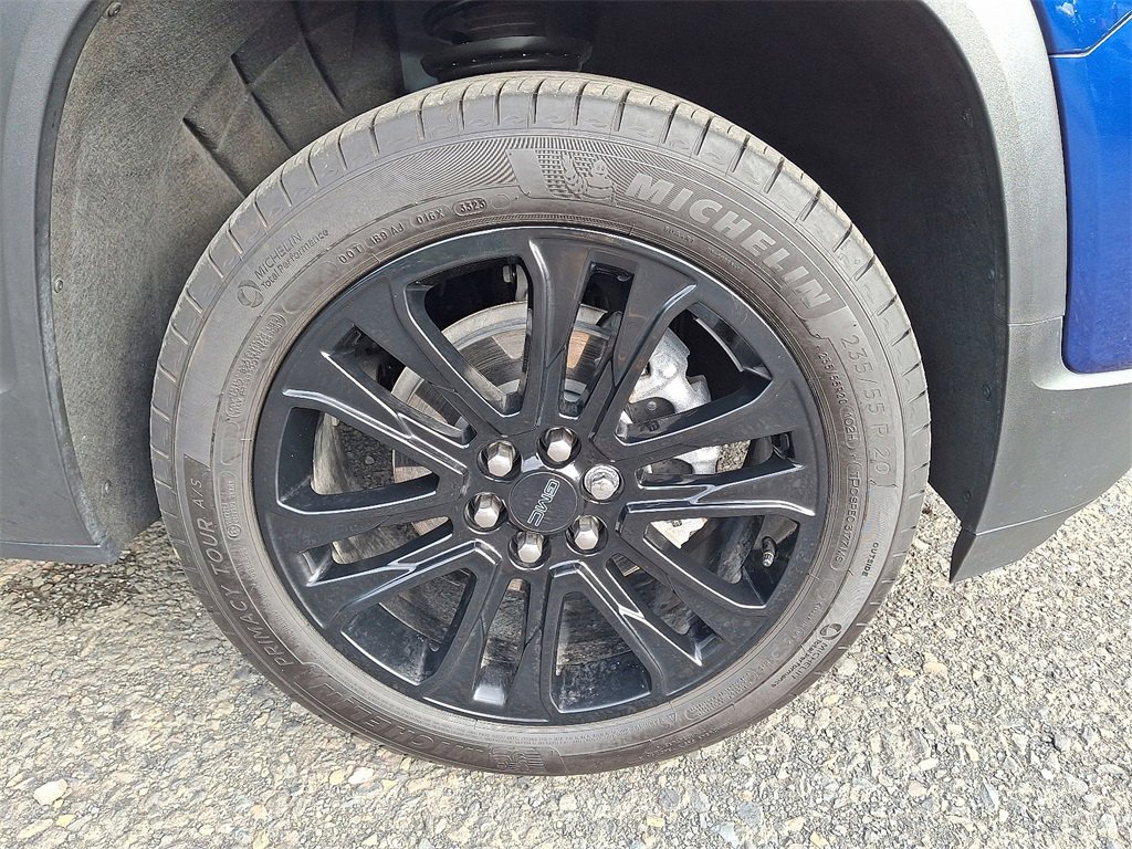 Certified 2023 GMC Acadia SLE w/ Driver Convenience Package image 8