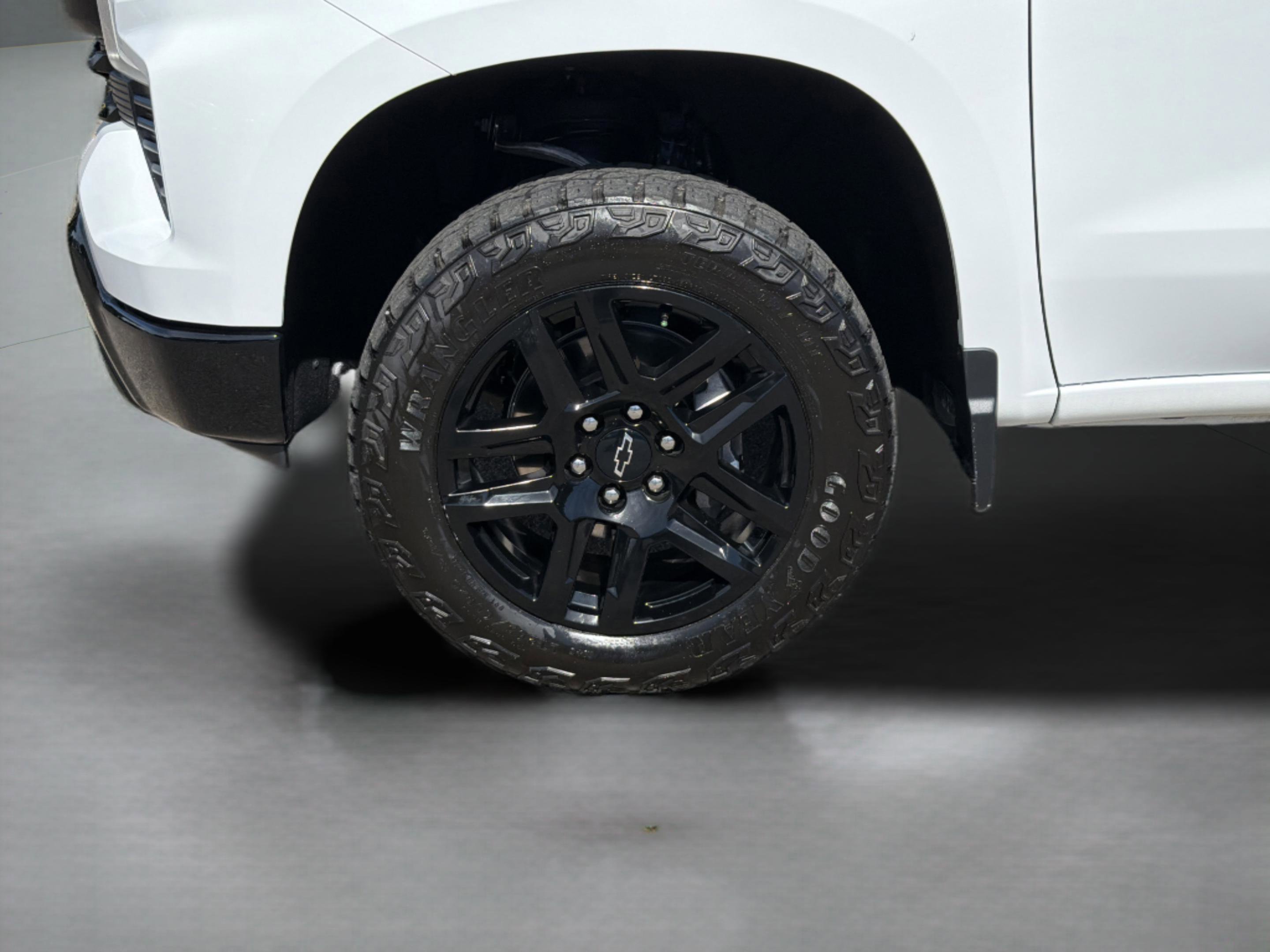 Used 2023 Chevrolet Silverado 1500 LT Trail Boss w/ Protection Package image 9