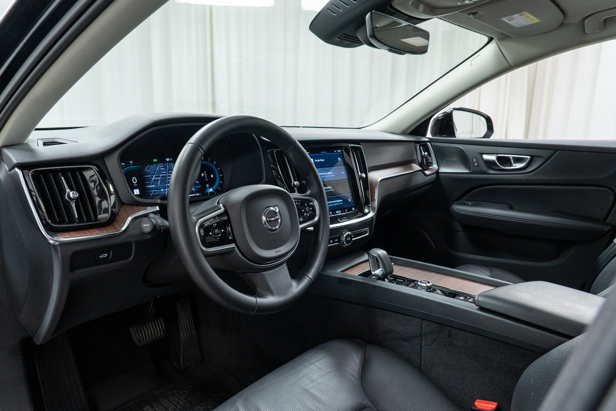 Used 2024 Volvo V60 B5 Cross Country Plus image 12