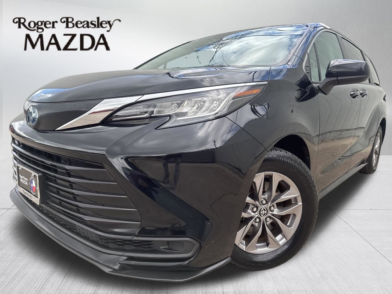 Used 2023 Toyota Sienna LE FWD image 1