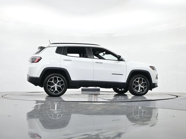 Used 2024 Jeep Compass Latitude AWD/4WD image 34