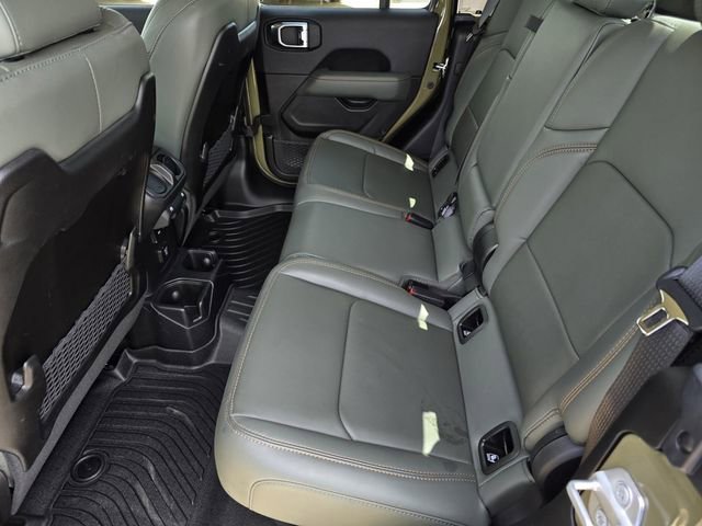 Used 2025 Jeep Gladiator Mojave w/ Convenience Group AWD/4WD image 32