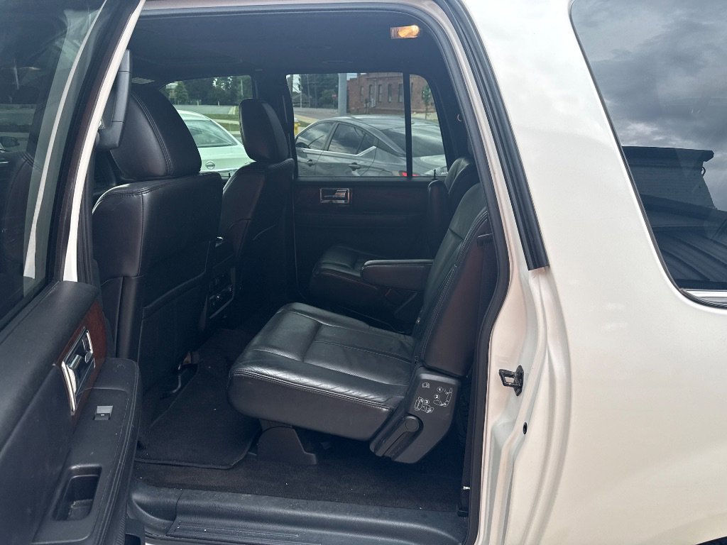 Used 2015 Lincoln Navigator L 2WD image 12