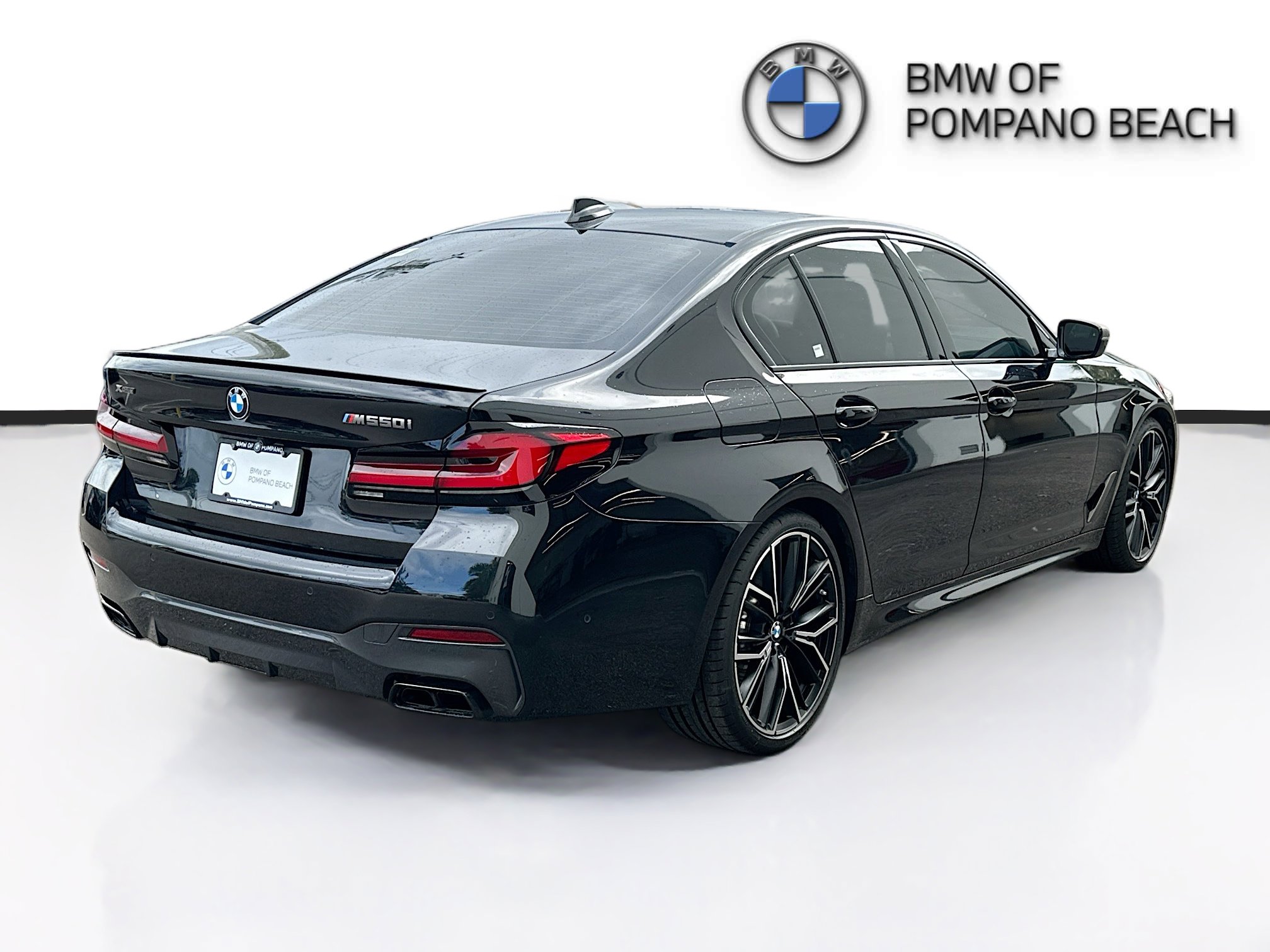 Used 2023 BMW M550i xDrive image 7