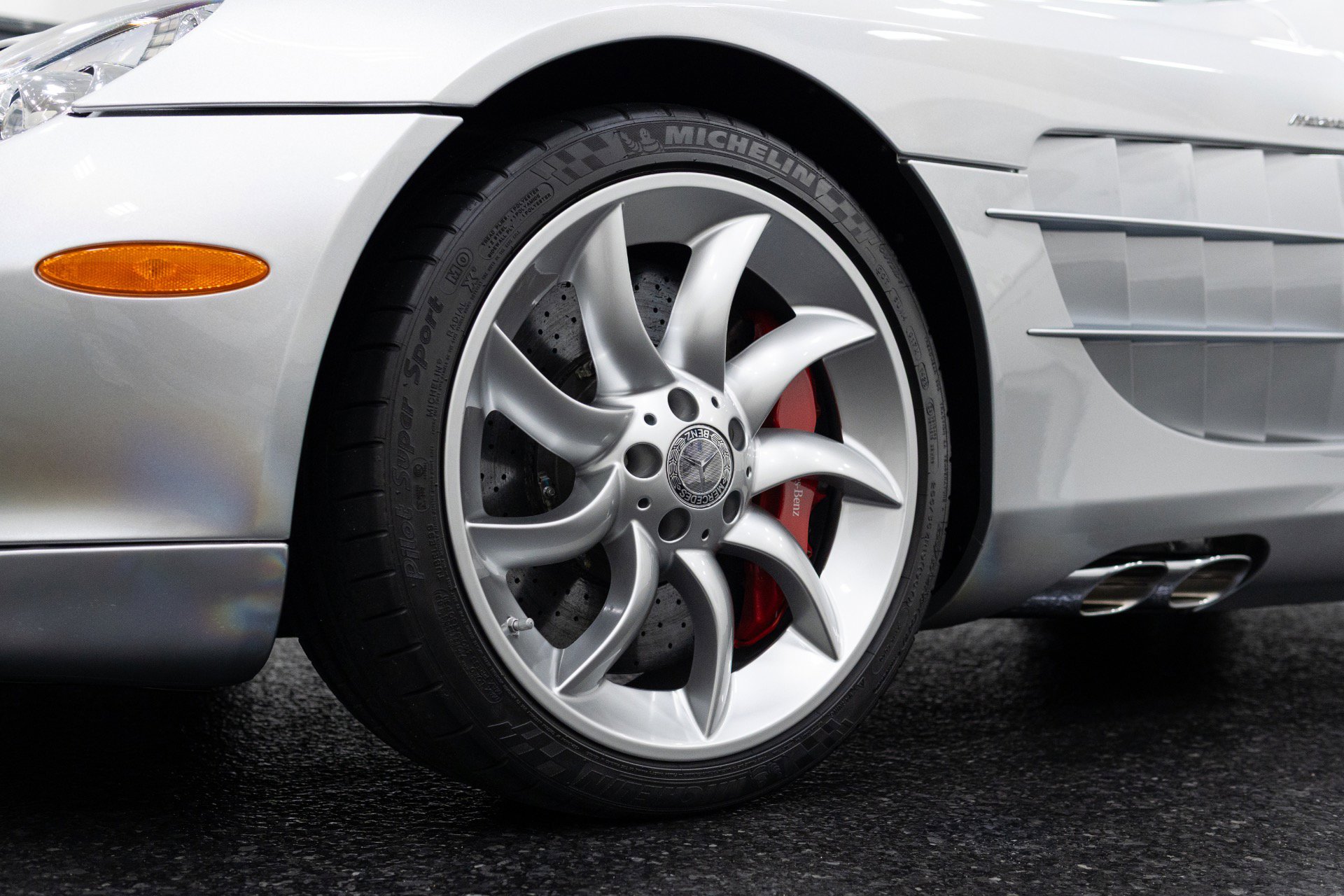 Used 2009 Mercedes-Benz SLR image 12