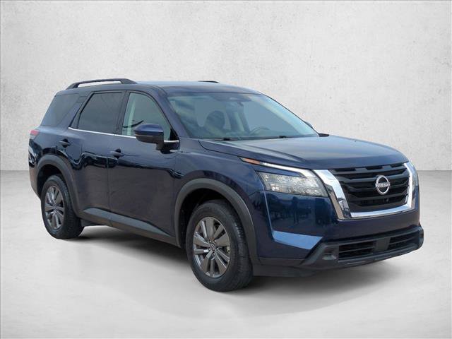 Used 2025 Nissan Pathfinder SV image 3
