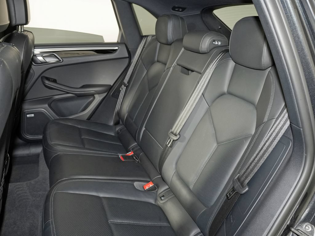 Certified 2023 Porsche Macan S AWD/4WD image 37