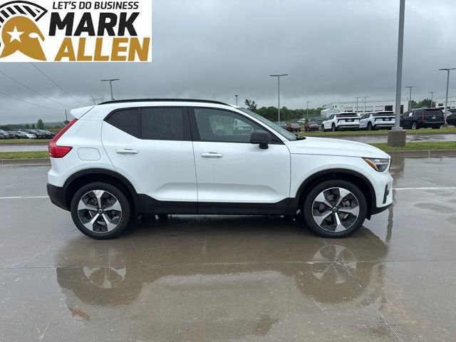 Used 2023 Volvo XC40 B4 Ultimate FWD image 6