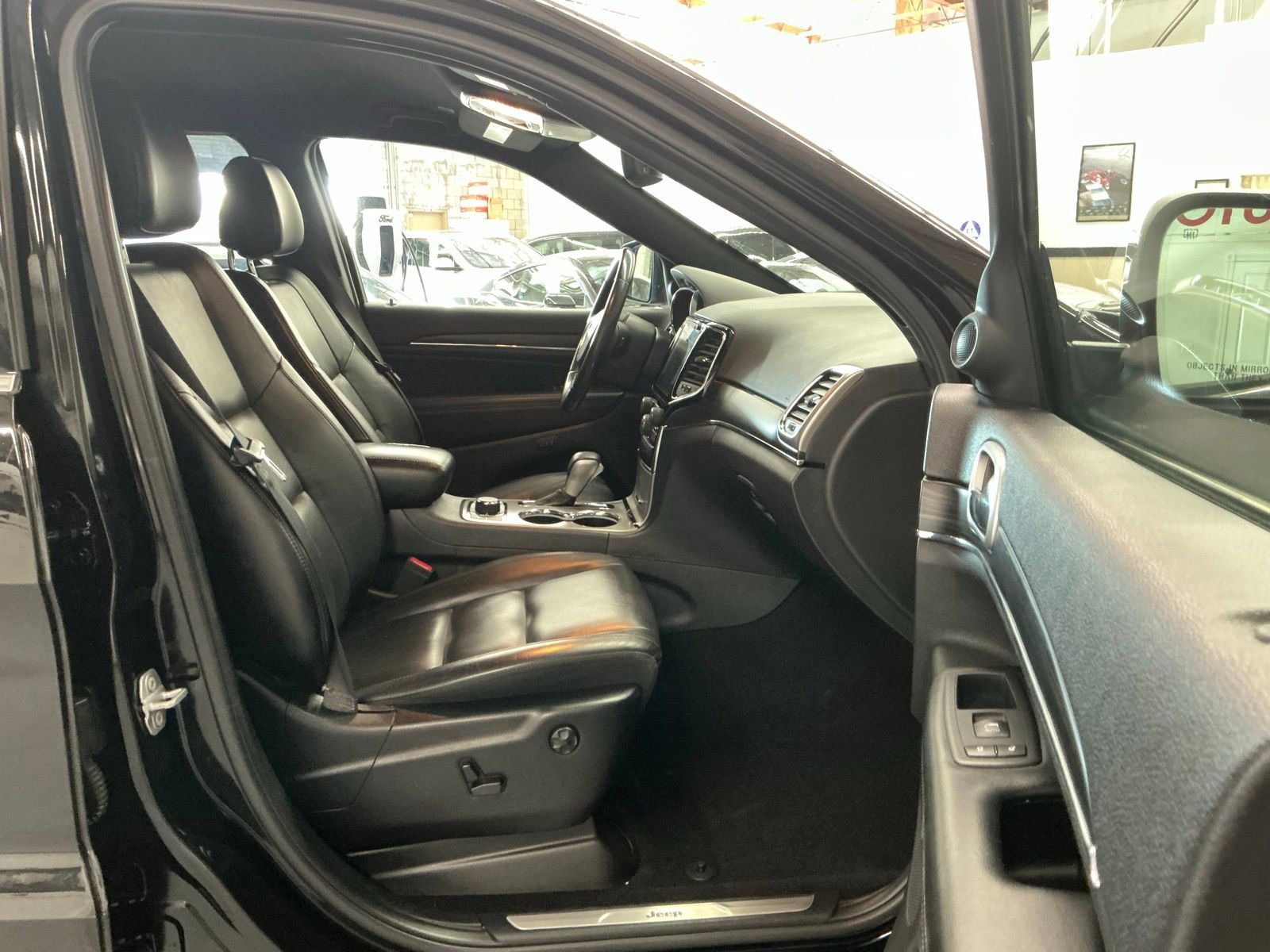 Used 2019 Jeep Grand Cherokee Limited image 12