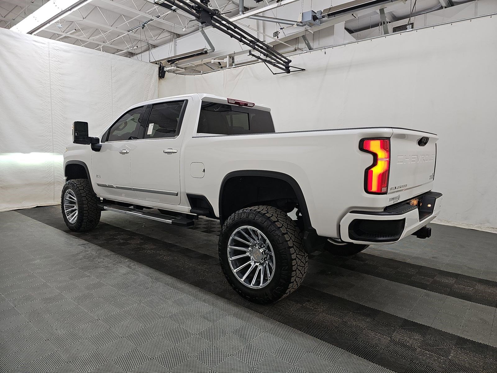 Used 2024 Chevrolet Silverado 3500 High Country w/ Technology Package image 8