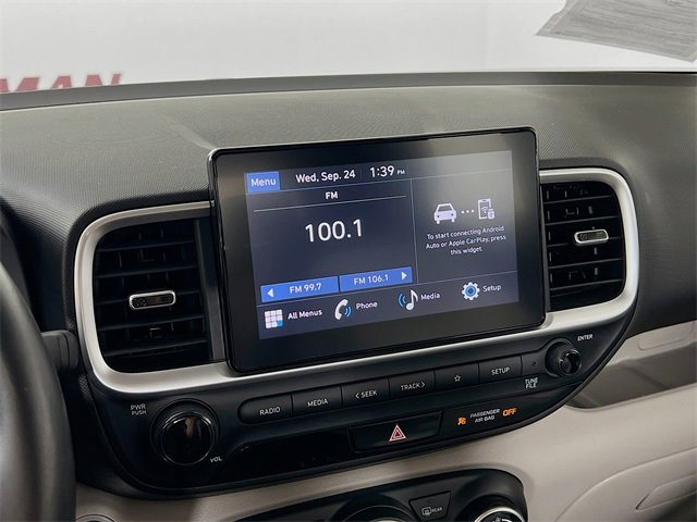 Used 2024 Hyundai Venue SEL image 17