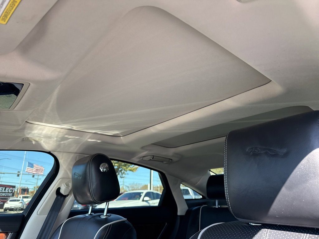 Used 2019 Jaguar XJ R-Sport image 9