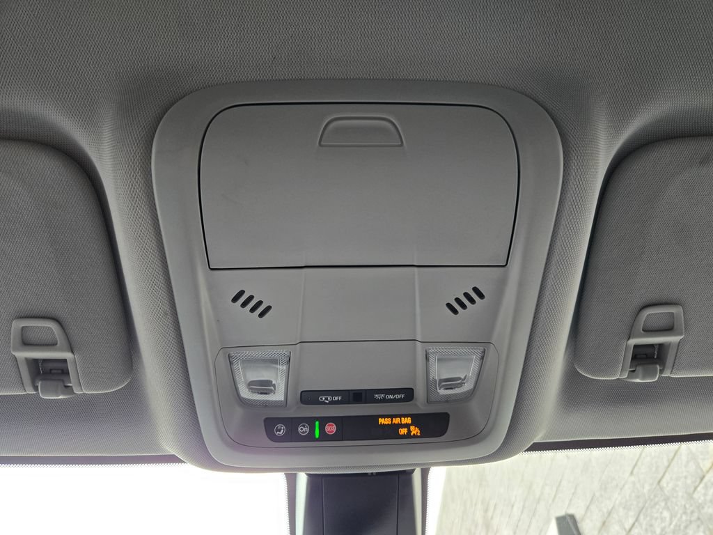Used 2025 Chevrolet Blazer LT FWD image 21