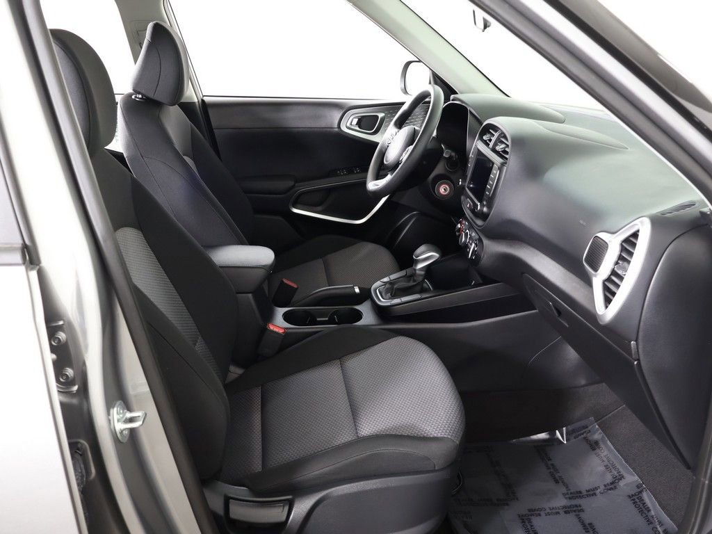 Used 2025 Kia Soul LX w/ LX Technology Package FWD image 28