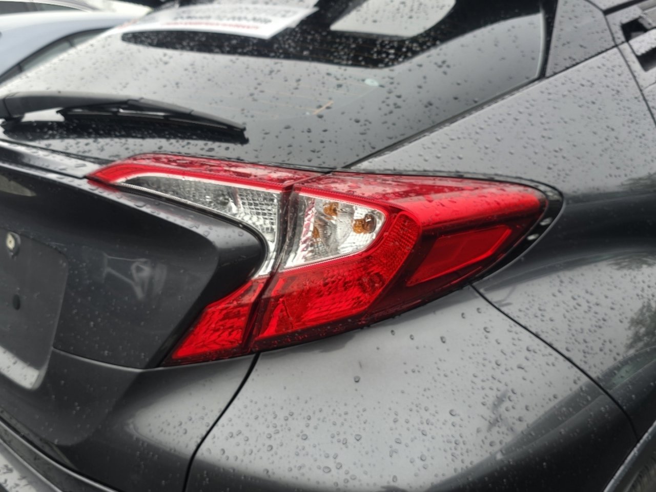 Used 2020 Toyota C-HR XLE FWD image 11