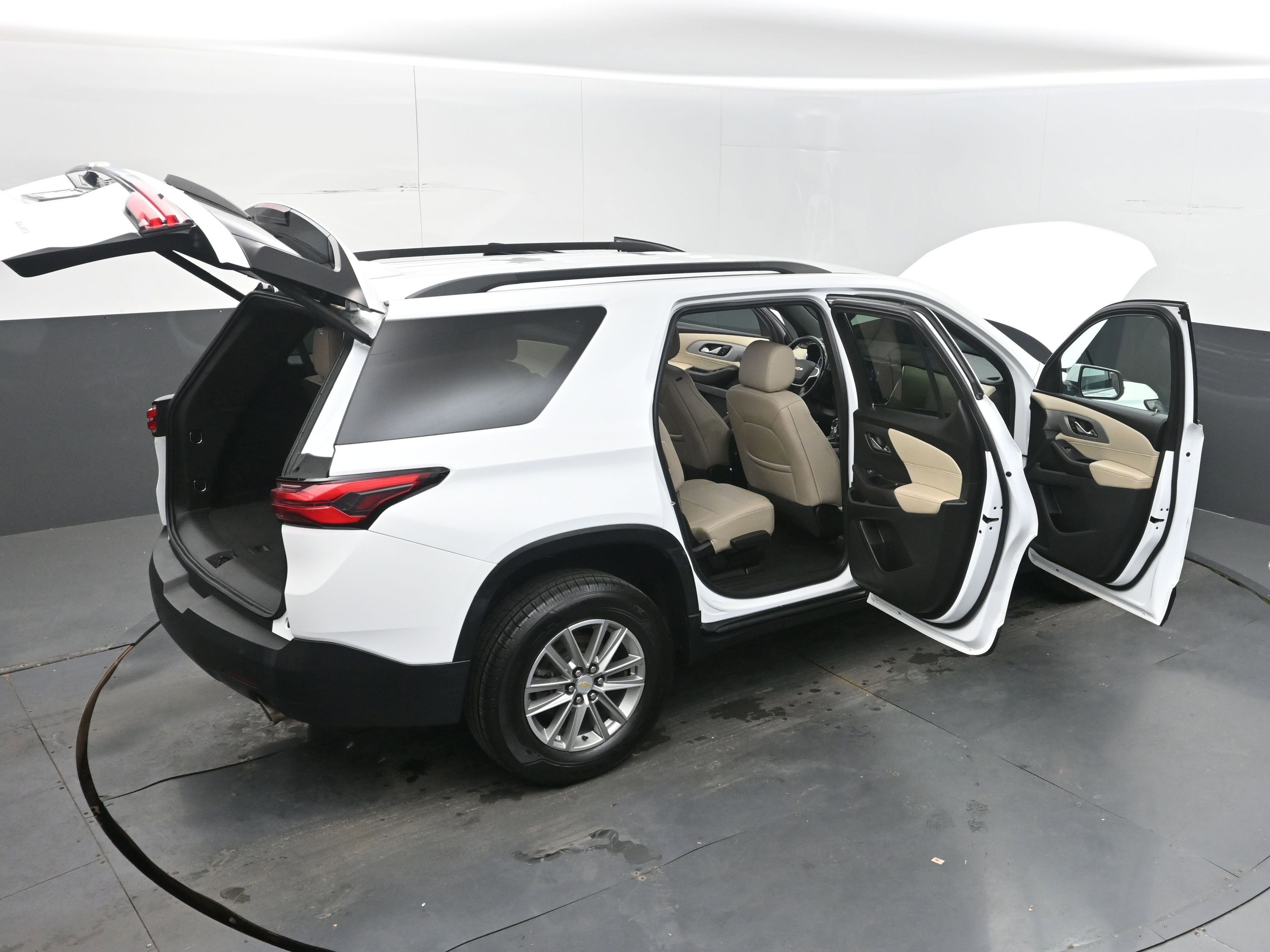 Used 2022 Chevrolet Traverse LT AWD/4WD image 44