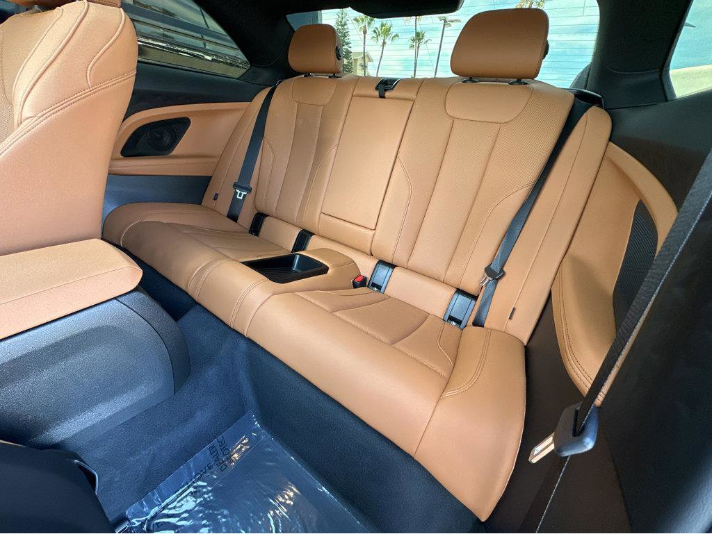 Used 2025 BMW 230i Coupe w/ M Sport Package image 9