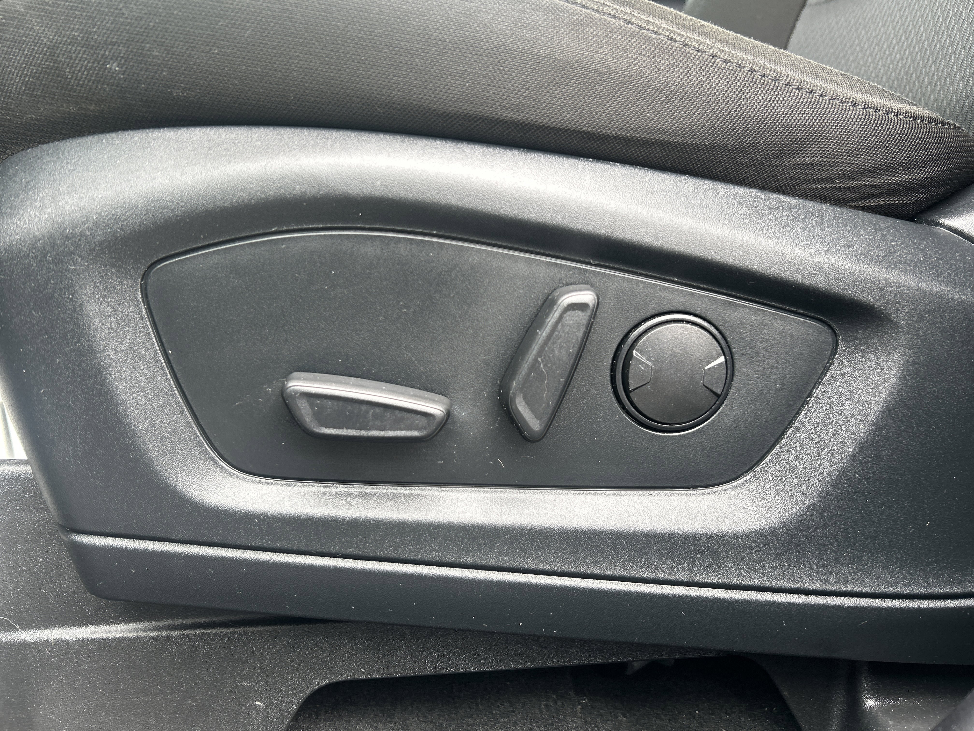 Used 2022 Ford Explorer XLT image 16