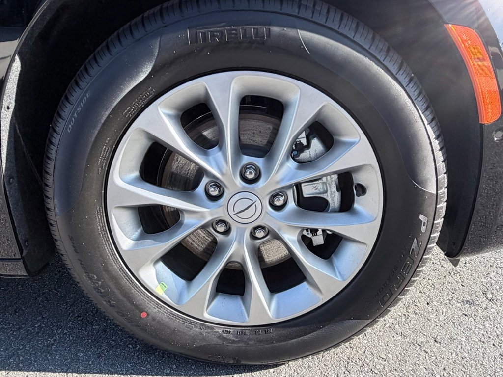 New 2026 Chrysler Pacifica Limited image 31