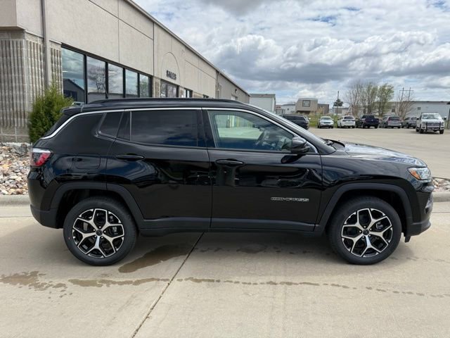 Used 2025 Jeep Compass Limited AWD/4WD image 4