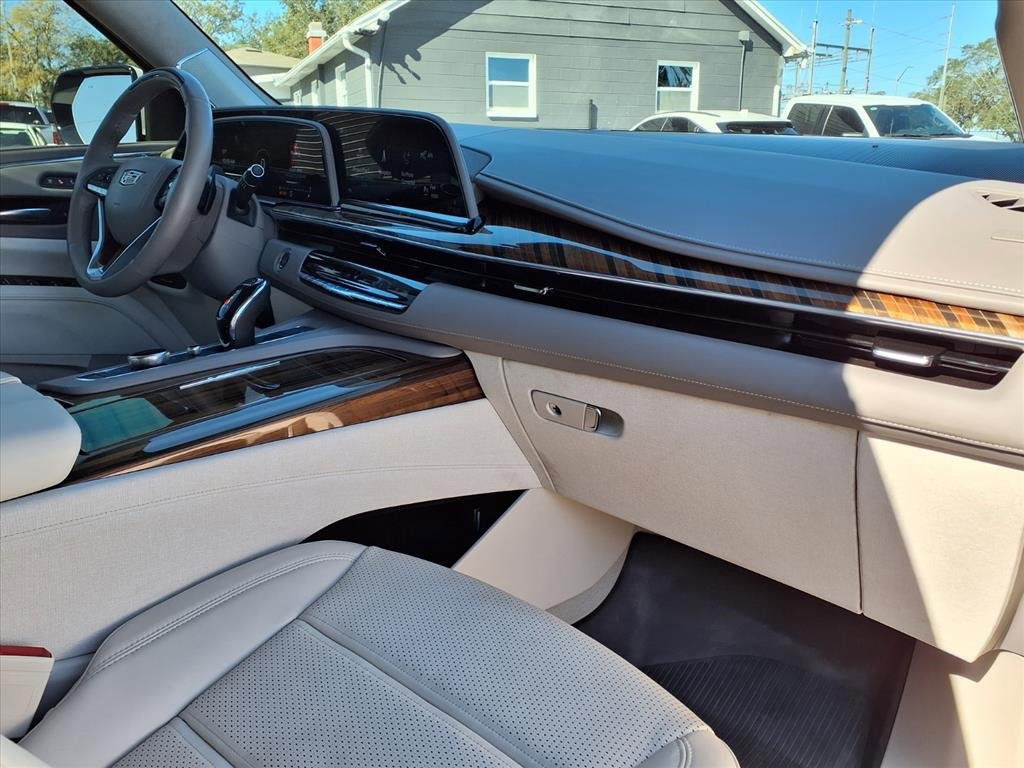 Used 2022 Cadillac Escalade Premium Luxury Platinum w/ Heavy-Duty Trailer Package image 12