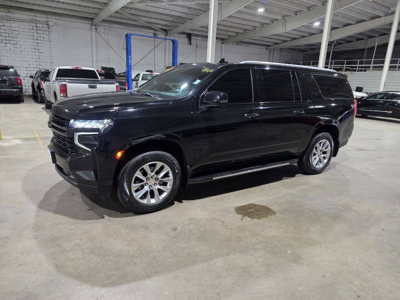 Used 2023 Chevrolet Suburban Premier AWD/4WD image 1